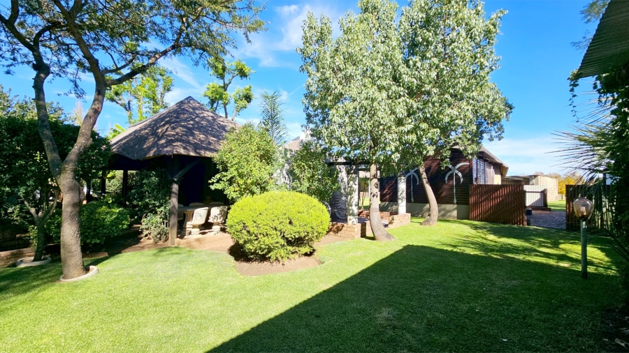14 Bedroom Property for Sale in Mooilande Gauteng