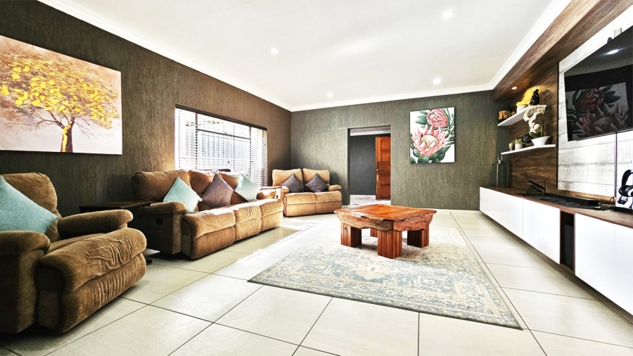 14 Bedroom Property for Sale in Mooilande Gauteng
