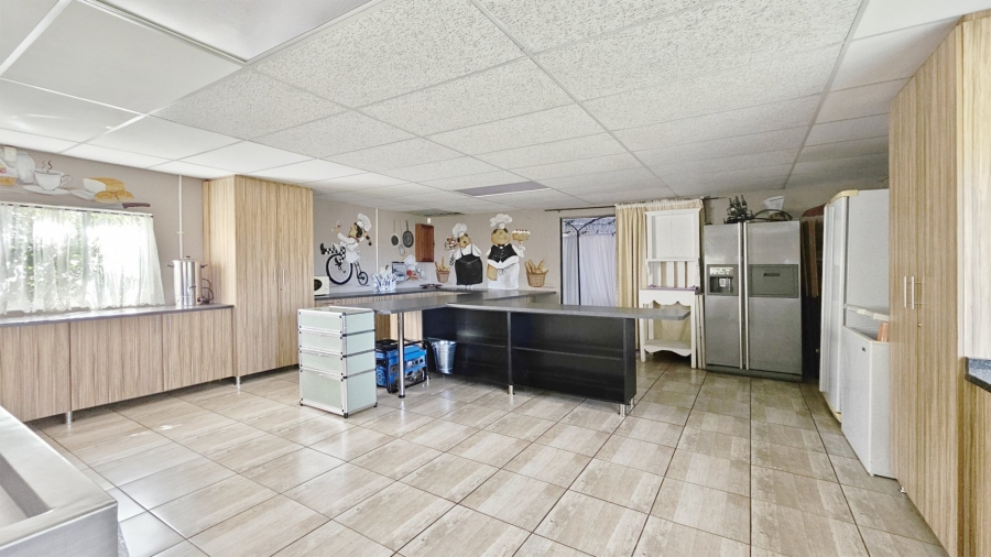 14 Bedroom Property for Sale in Mooilande Gauteng