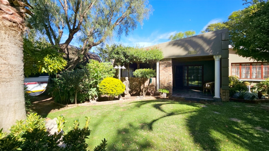 14 Bedroom Property for Sale in Mooilande Gauteng