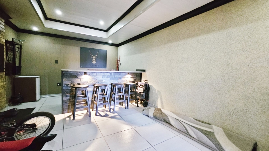 14 Bedroom Property for Sale in Mooilande Gauteng