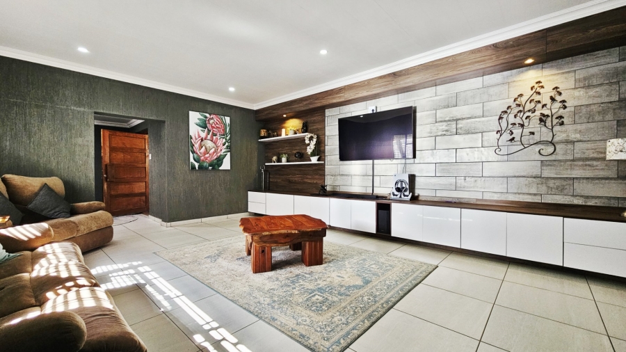 14 Bedroom Property for Sale in Mooilande Gauteng
