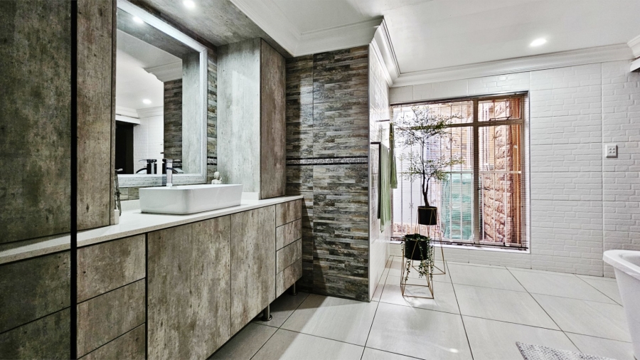 14 Bedroom Property for Sale in Mooilande Gauteng