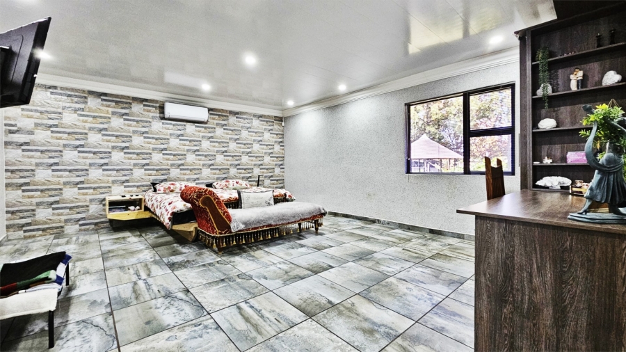 14 Bedroom Property for Sale in Mooilande Gauteng