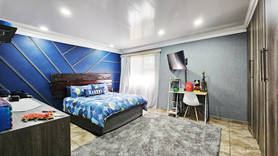 14 Bedroom Property for Sale in Mooilande Gauteng