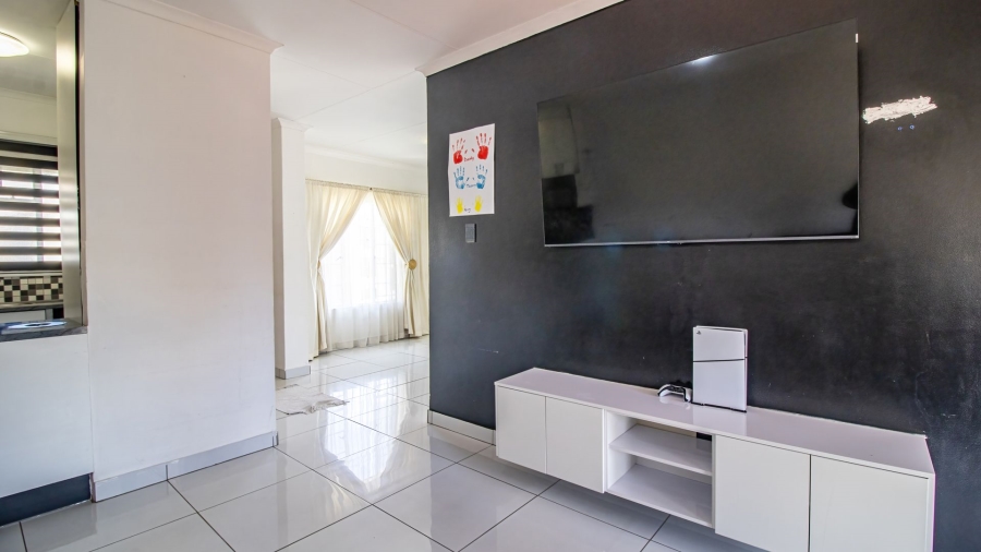 2 Bedroom Property for Sale in Meredale Gauteng