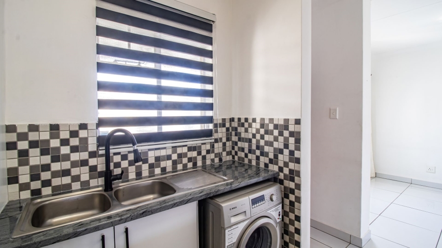 2 Bedroom Property for Sale in Meredale Gauteng