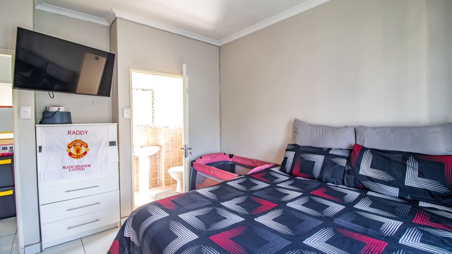 2 Bedroom Property for Sale in Meredale Gauteng