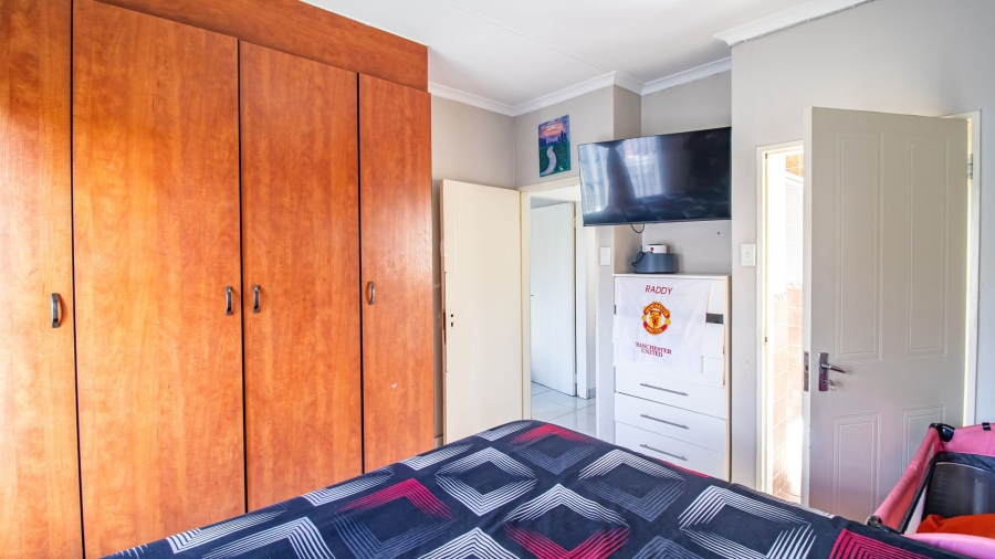 2 Bedroom Property for Sale in Meredale Gauteng