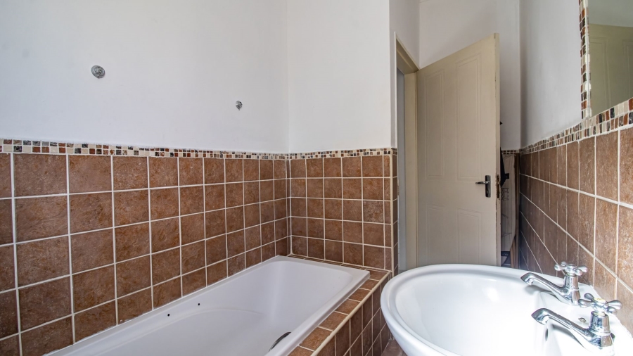 2 Bedroom Property for Sale in Meredale Gauteng