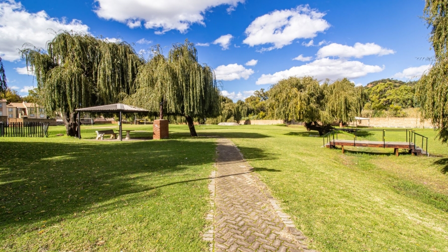 2 Bedroom Property for Sale in Meredale Gauteng