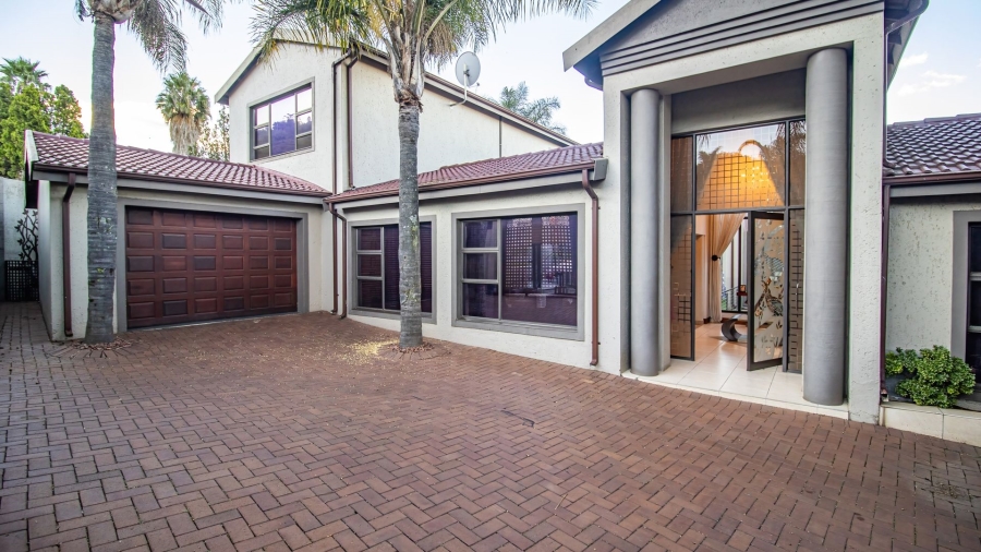 6 Bedroom Property for Sale in Bassonia Gauteng