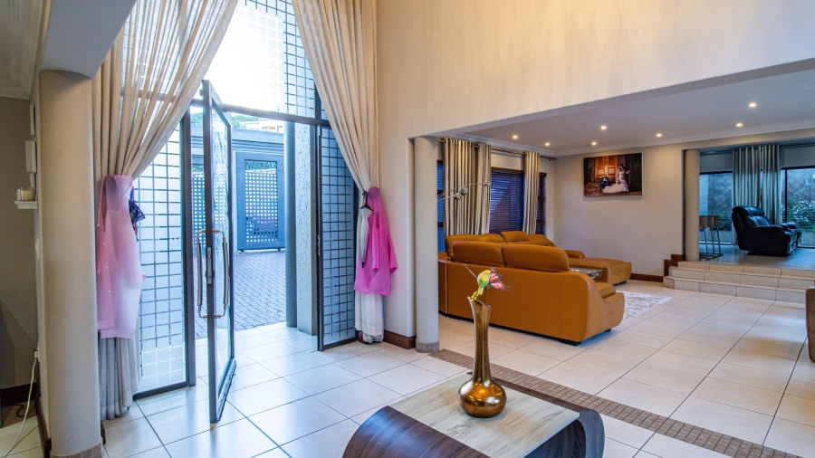 6 Bedroom Property for Sale in Bassonia Gauteng