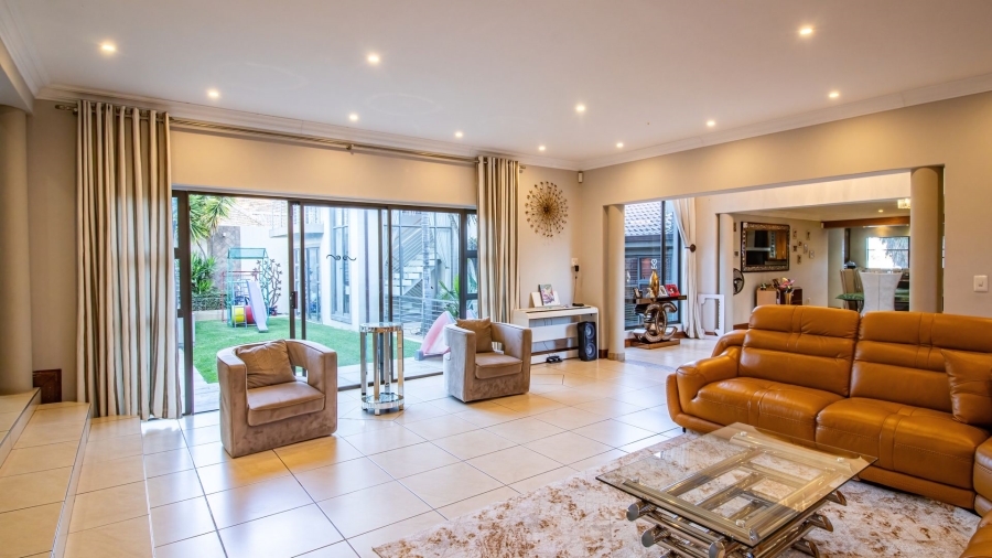 6 Bedroom Property for Sale in Bassonia Gauteng