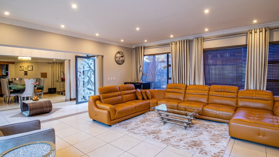 6 Bedroom Property for Sale in Bassonia Gauteng