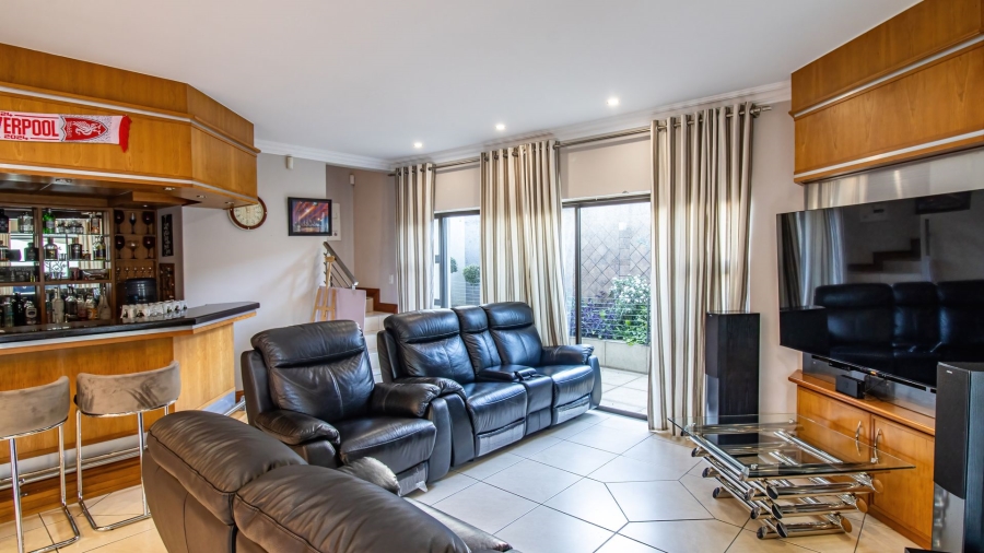 6 Bedroom Property for Sale in Bassonia Gauteng