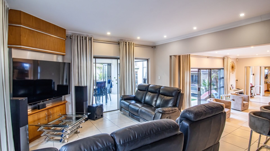 6 Bedroom Property for Sale in Bassonia Gauteng