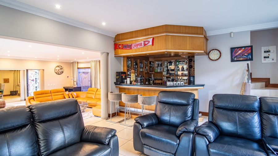 6 Bedroom Property for Sale in Bassonia Gauteng