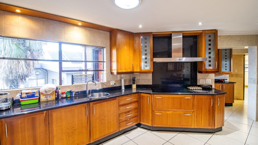 6 Bedroom Property for Sale in Bassonia Gauteng