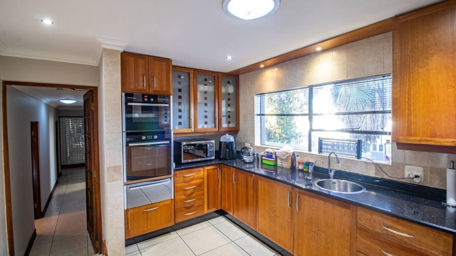 6 Bedroom Property for Sale in Bassonia Gauteng