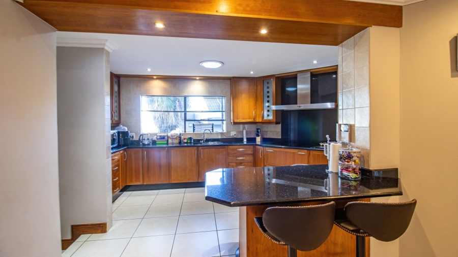 6 Bedroom Property for Sale in Bassonia Gauteng