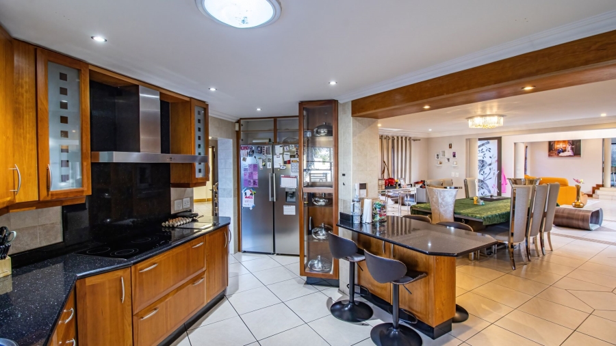 6 Bedroom Property for Sale in Bassonia Gauteng