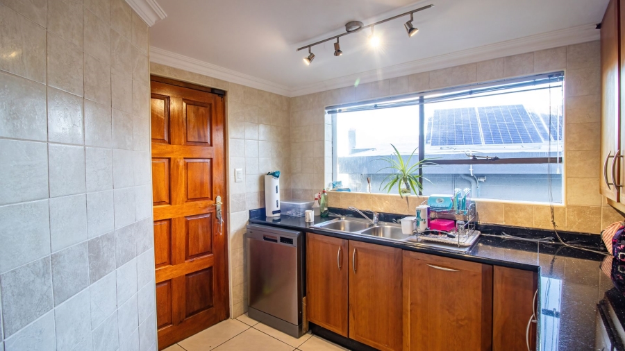6 Bedroom Property for Sale in Bassonia Gauteng