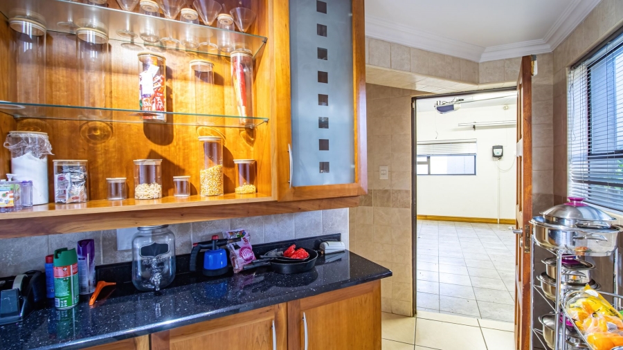 6 Bedroom Property for Sale in Bassonia Gauteng