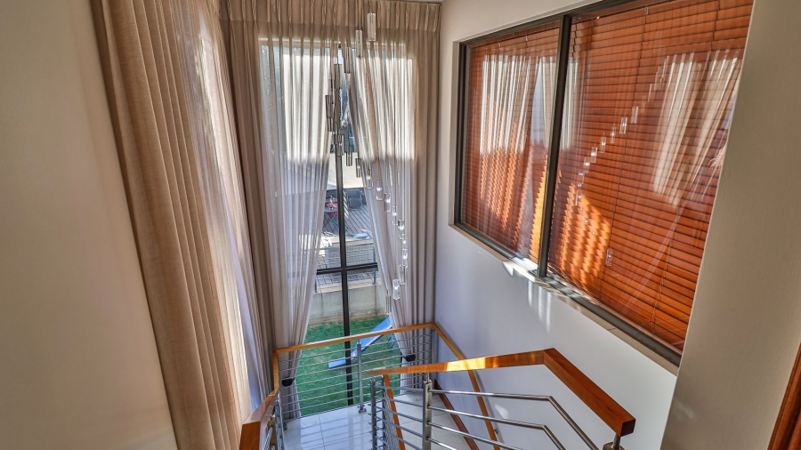6 Bedroom Property for Sale in Bassonia Gauteng