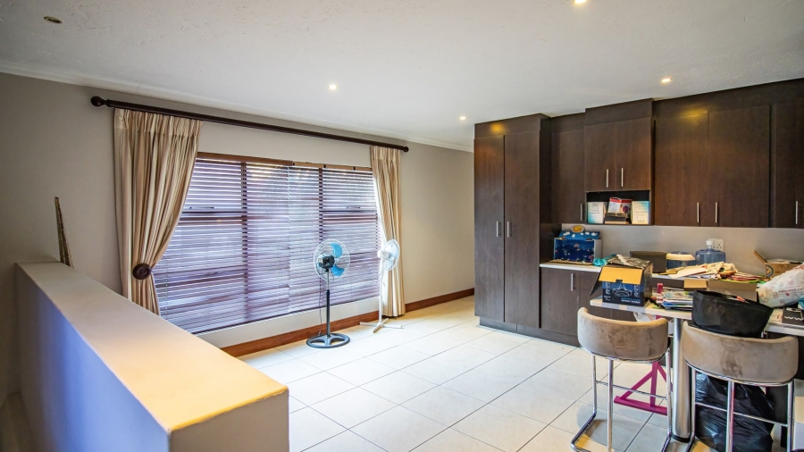 6 Bedroom Property for Sale in Bassonia Gauteng