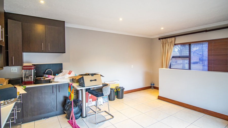 6 Bedroom Property for Sale in Bassonia Gauteng