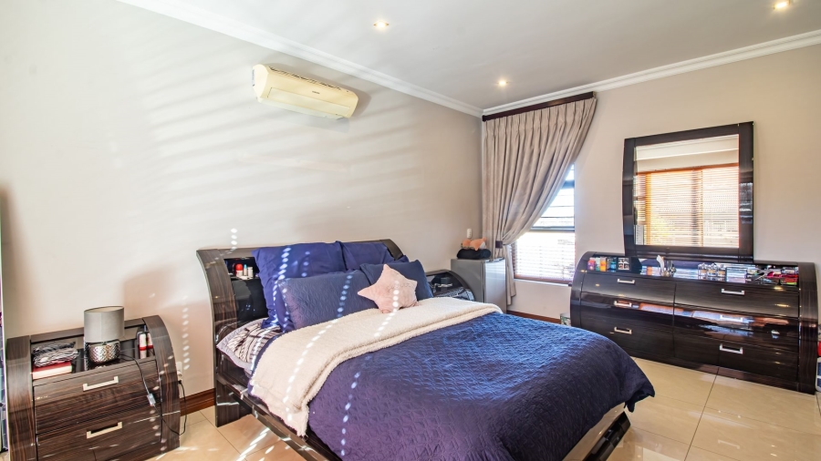 6 Bedroom Property for Sale in Bassonia Gauteng