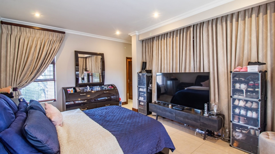 6 Bedroom Property for Sale in Bassonia Gauteng