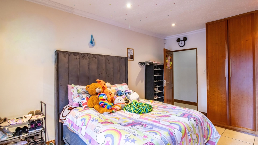 6 Bedroom Property for Sale in Bassonia Gauteng