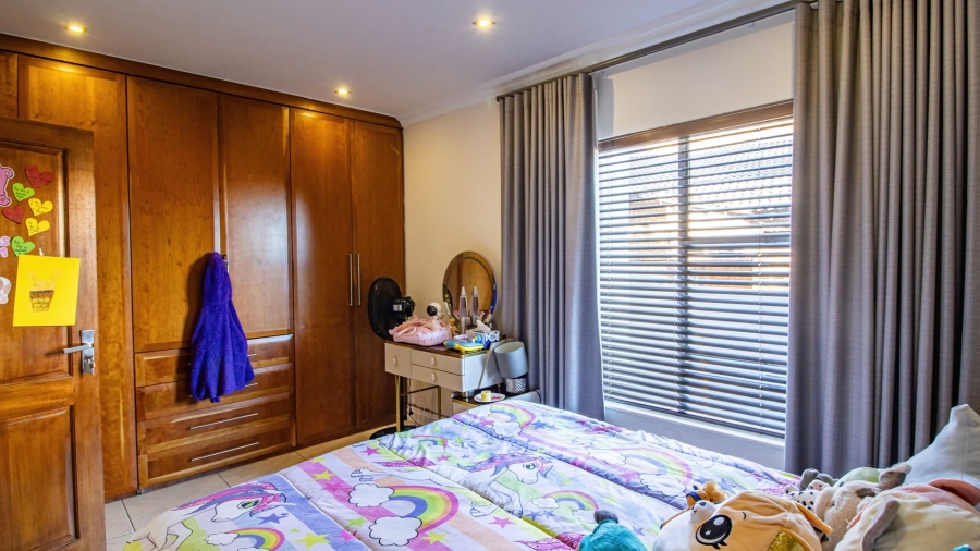 6 Bedroom Property for Sale in Bassonia Gauteng