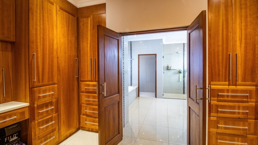 6 Bedroom Property for Sale in Bassonia Gauteng