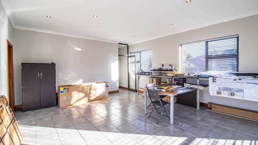 6 Bedroom Property for Sale in Bassonia Gauteng