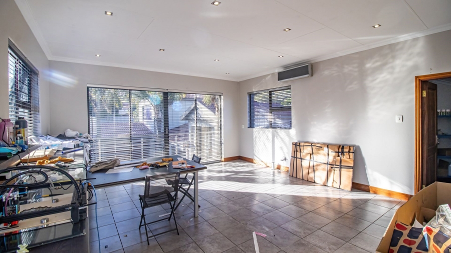 6 Bedroom Property for Sale in Bassonia Gauteng