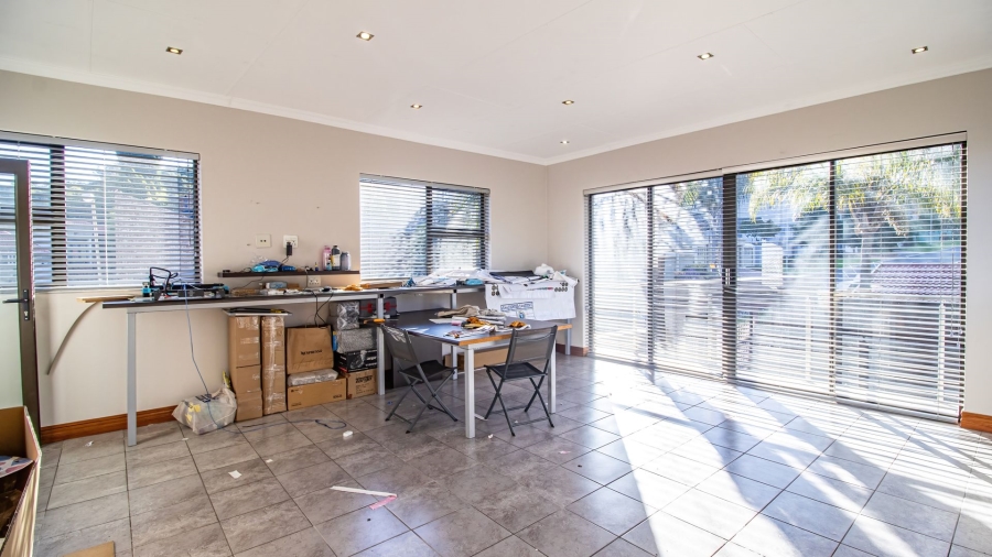6 Bedroom Property for Sale in Bassonia Gauteng