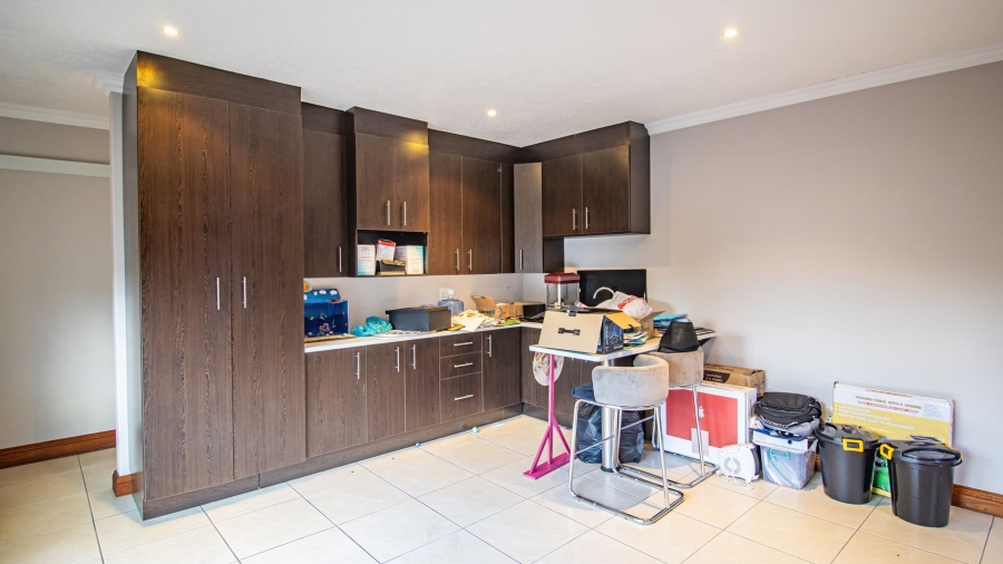 6 Bedroom Property for Sale in Bassonia Gauteng