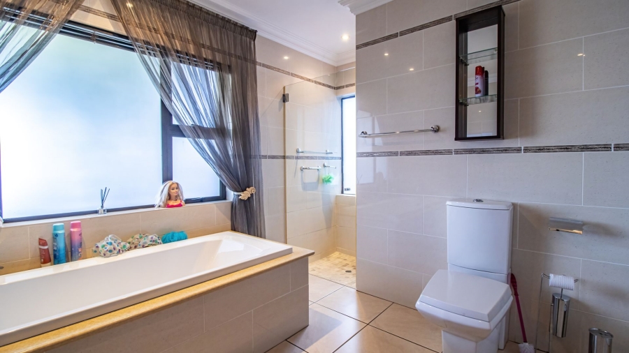 6 Bedroom Property for Sale in Bassonia Gauteng