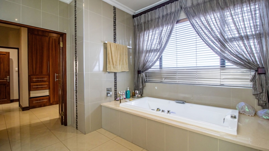 6 Bedroom Property for Sale in Bassonia Gauteng