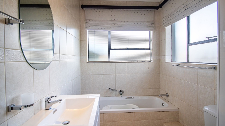 6 Bedroom Property for Sale in Bassonia Gauteng