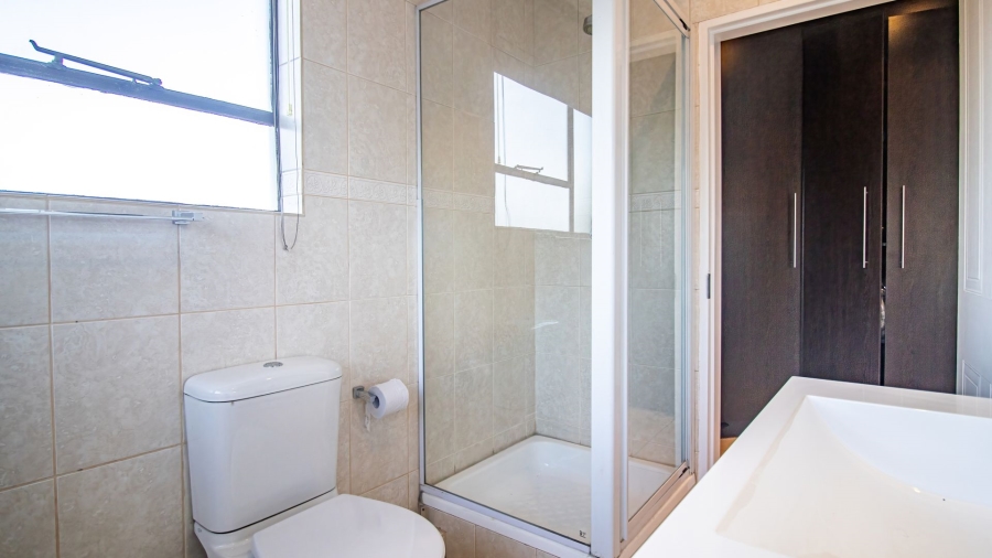 6 Bedroom Property for Sale in Bassonia Gauteng