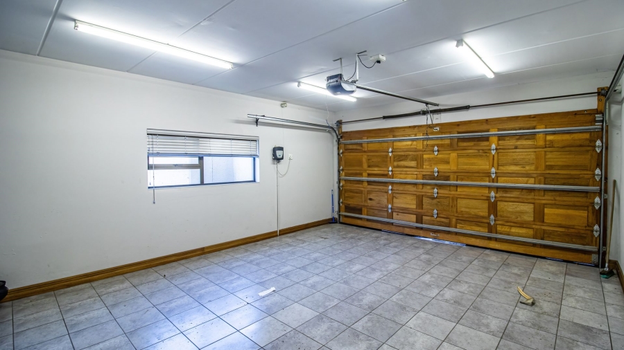 6 Bedroom Property for Sale in Bassonia Gauteng