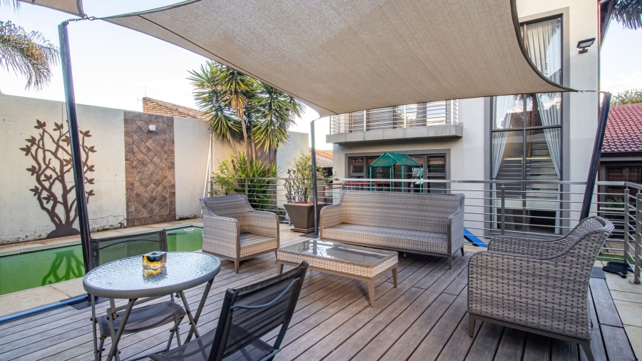 6 Bedroom Property for Sale in Bassonia Gauteng