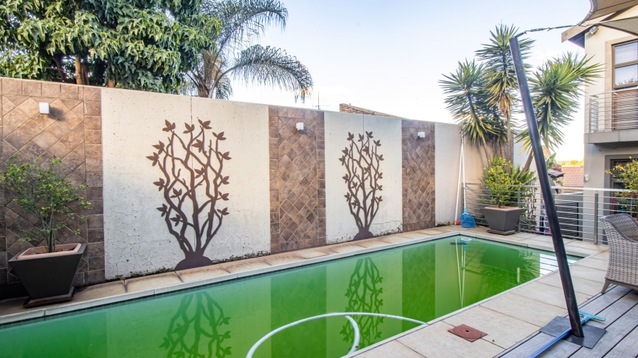 6 Bedroom Property for Sale in Bassonia Gauteng