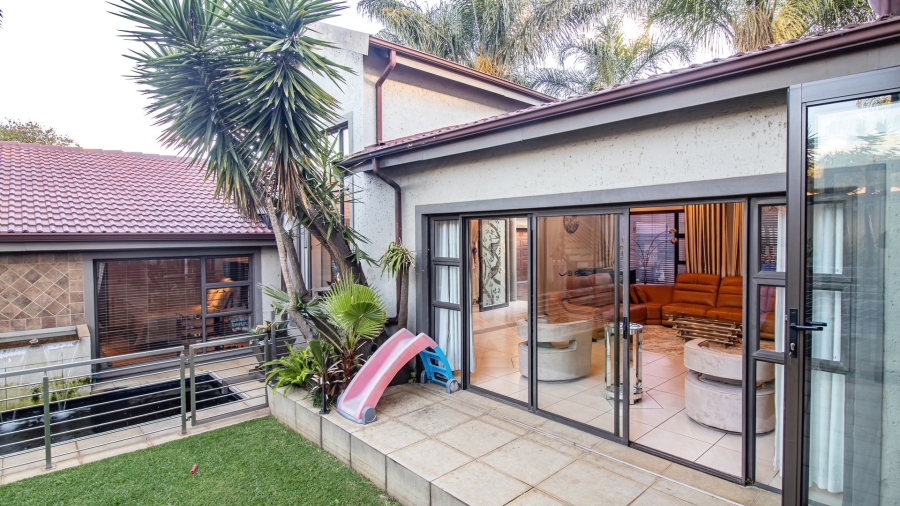 6 Bedroom Property for Sale in Bassonia Gauteng