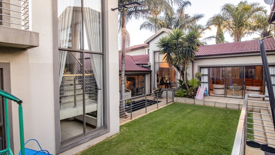6 Bedroom Property for Sale in Bassonia Gauteng