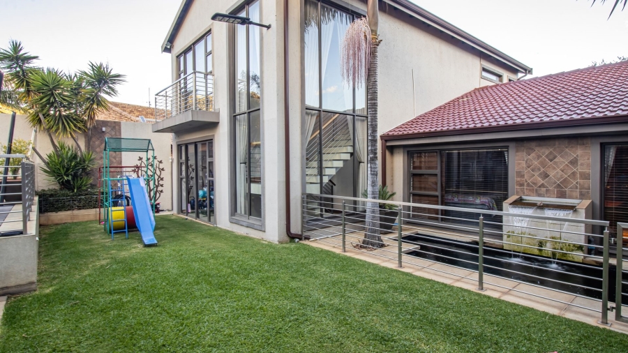 6 Bedroom Property for Sale in Bassonia Gauteng